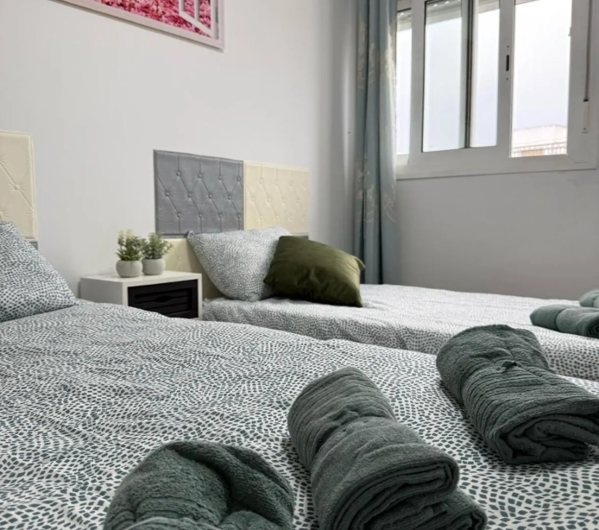 Homestay Habitacion Triple Con Bano Compartido Lovely Sevilla Camas Spain