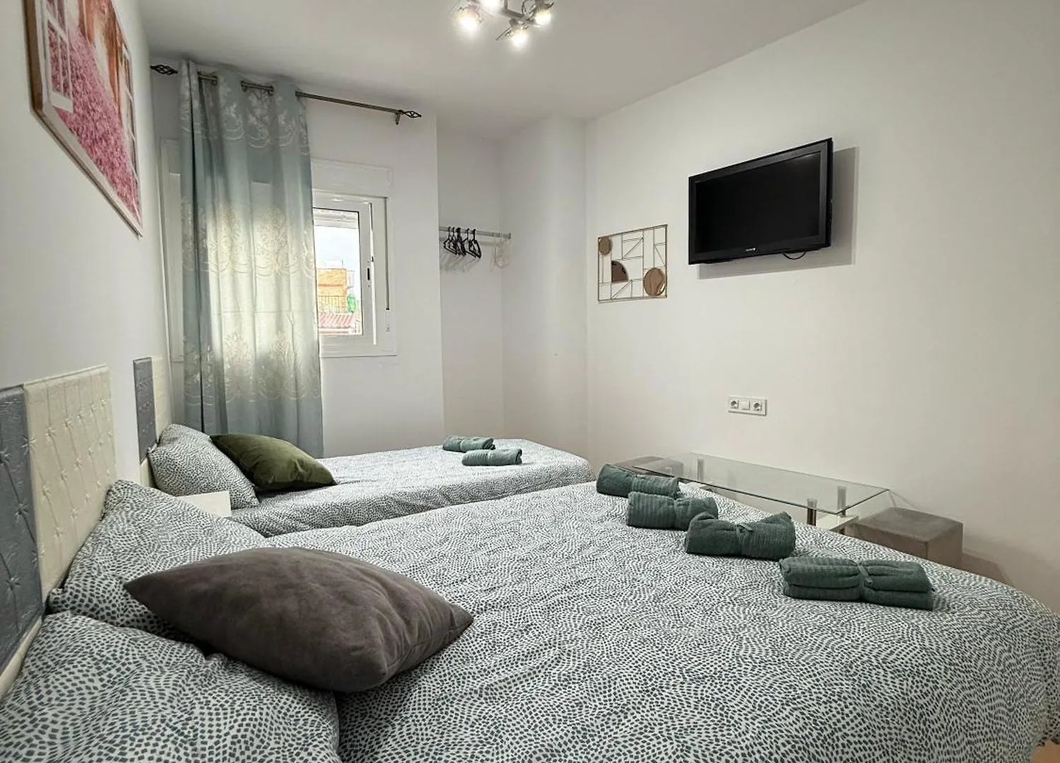 Habitacion Triple Con Bano Compartido Lovely Sevilla Camas