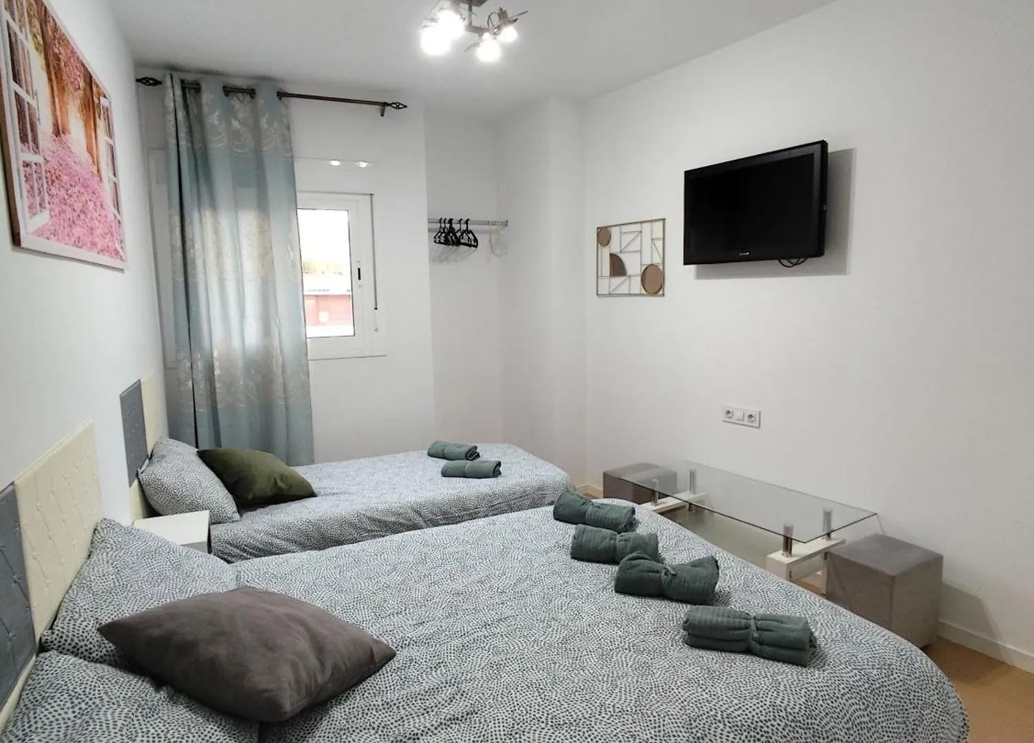 Homestay Habitacion Triple Con Bano Compartido Lovely Sevilla Camas