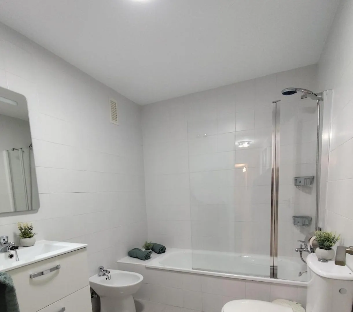 Homestay Habitacion Triple Con Bano Compartido Lovely Sevilla Camas Spain