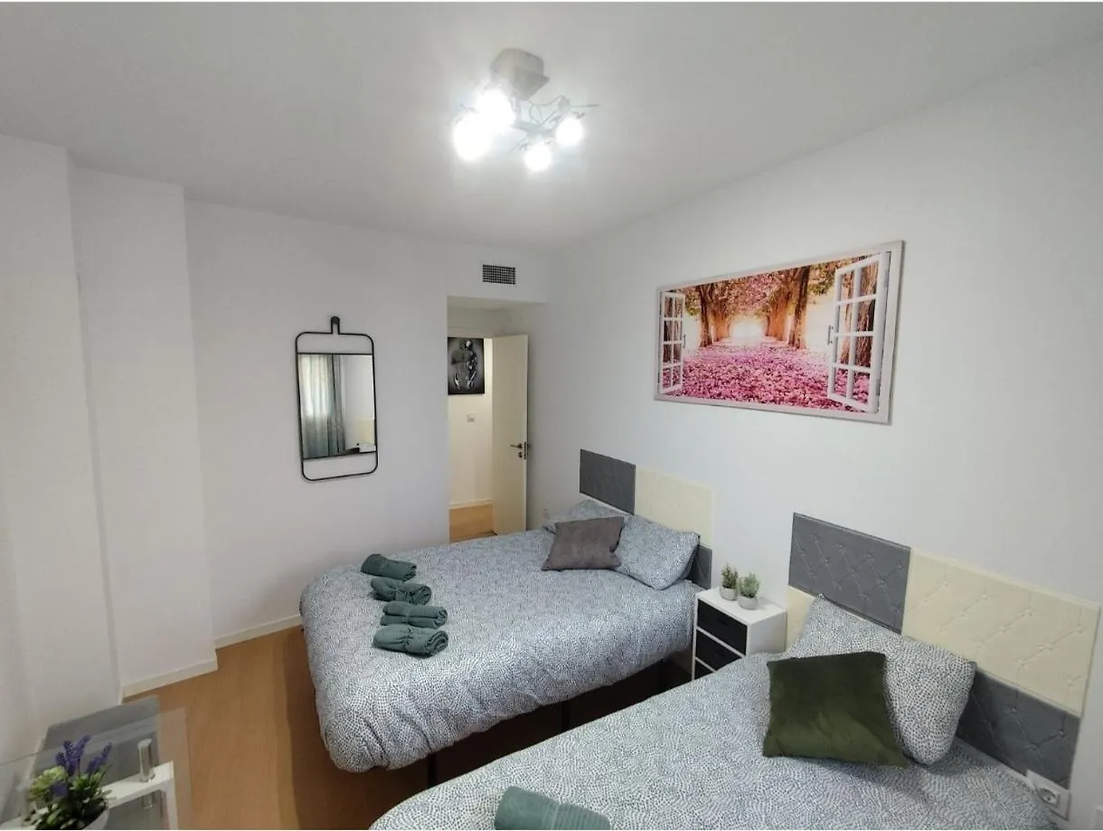 Habitacion Triple Con Bano Compartido Lovely Sevilla Camas