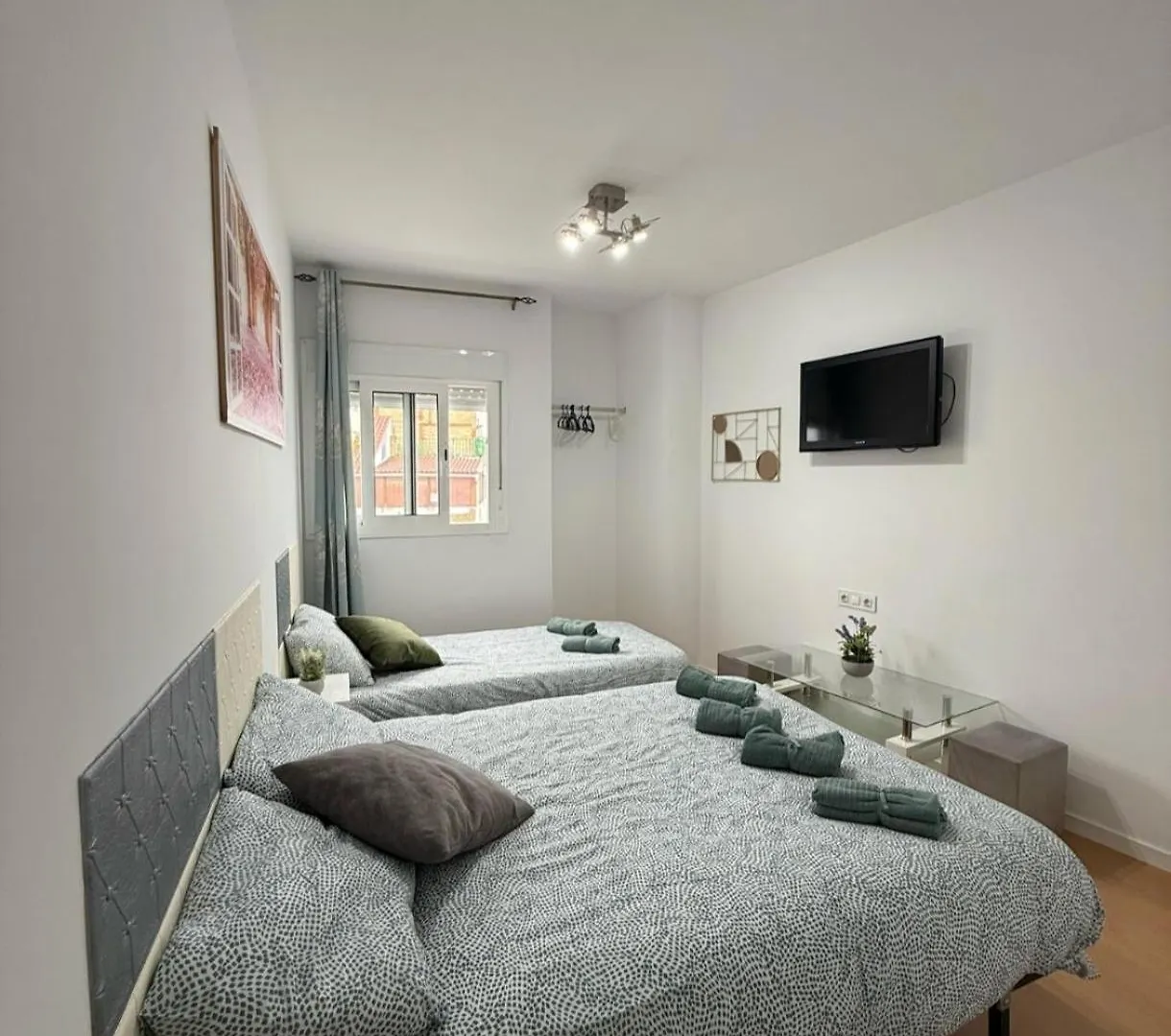 Habitacion Triple Con Bano Compartido Lovely Sevilla Camas